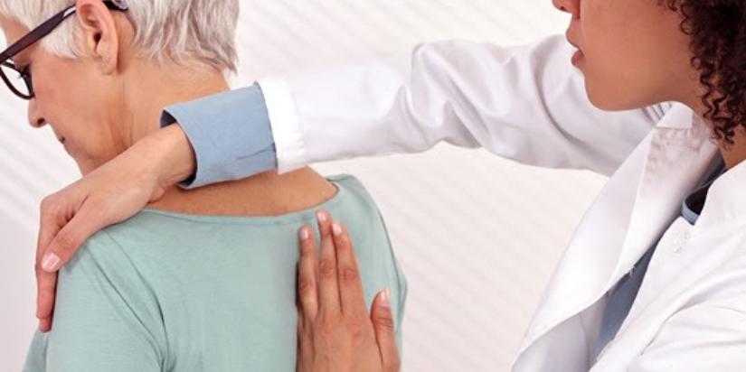 A chiropractor performs the best treatment for sciatica