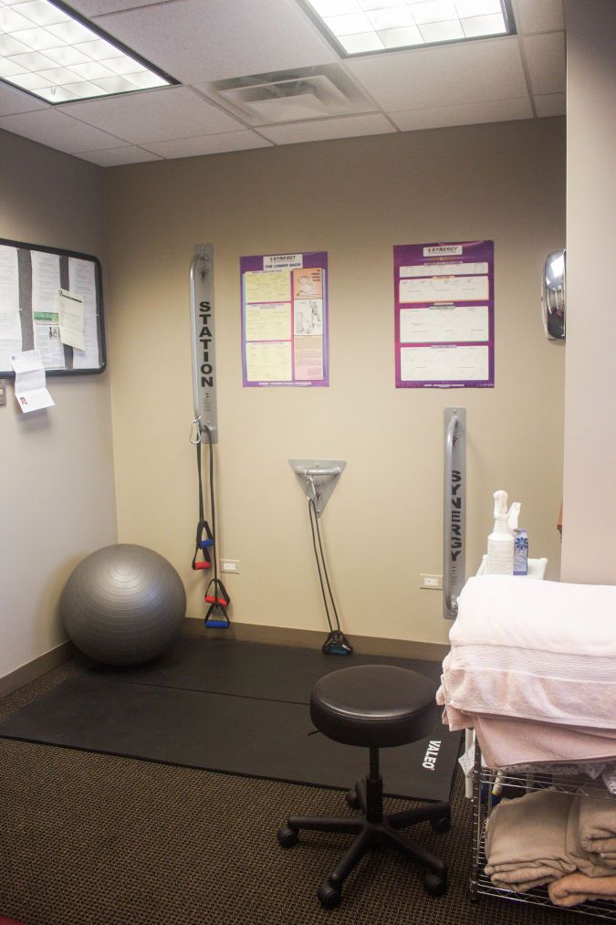 An image showing exercise and chiropractic equipment to treat herniated disc pain. 